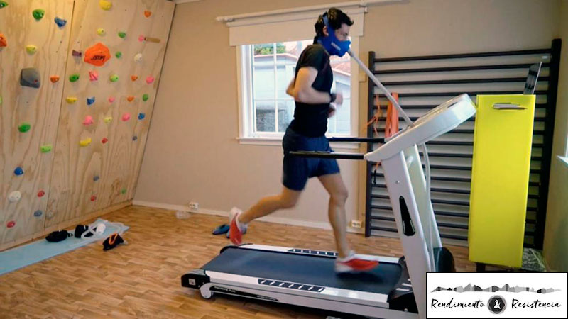 Kilian Jornet simulando el entrenamiento en altura